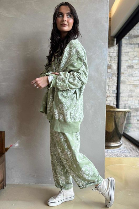 Bandana B Chill Sweatshirt Matcha